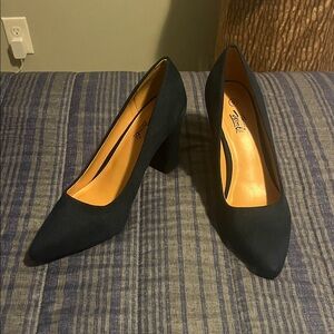 Women's Black Pointed-Toe Block Heel Pumps